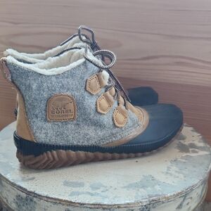 Sorel Gray and Tan Winter Boots